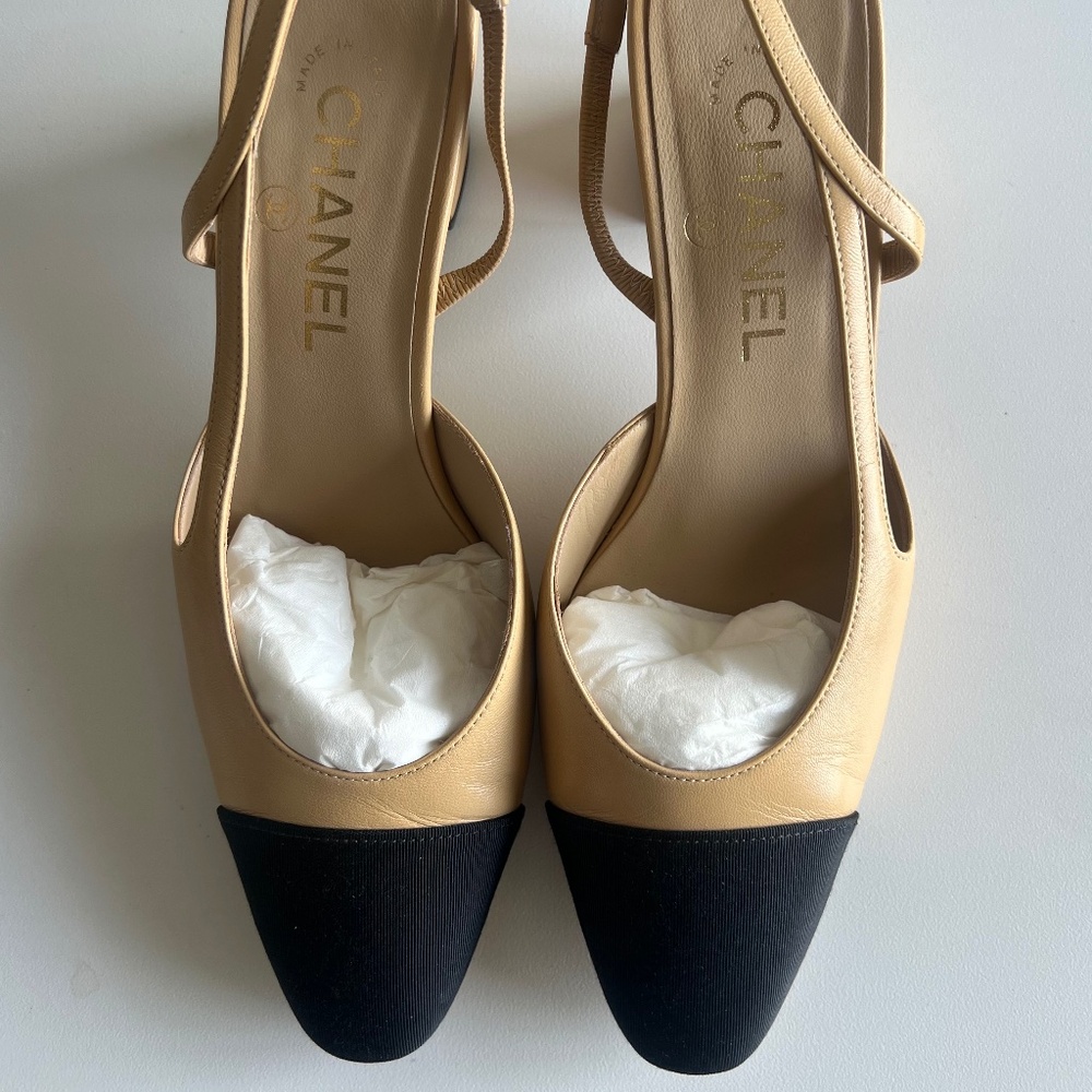 CHANEL Goatskin Grosgrain Cap Toe CC Slingback Pumps Size 38.5